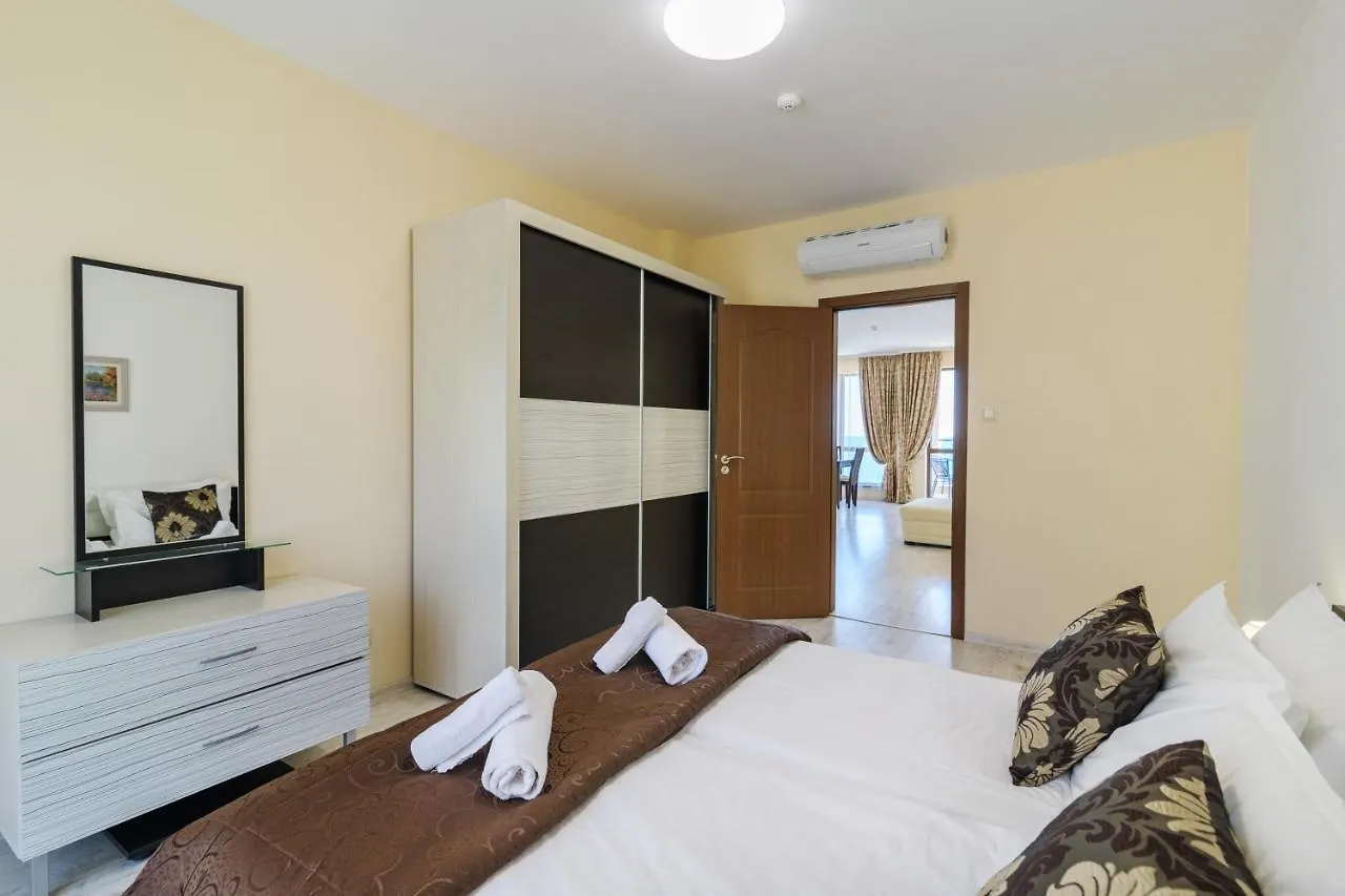 Cabacum Plaza Beach Apartments - High-Speed Wifi Golden Sands 0*,
