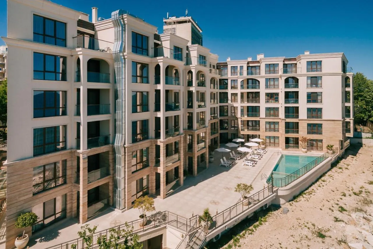 Cabacum Plaza Beach Apartments - High-Speed Wifi Golden Sands