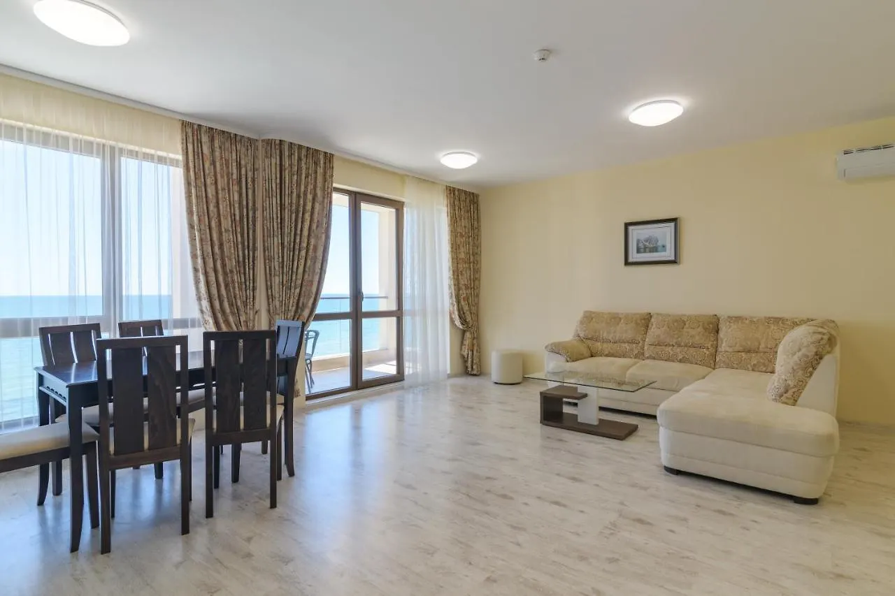 Cabacum Plaza Beach Apartments - High-Speed Wifi Golden Sands 0*,