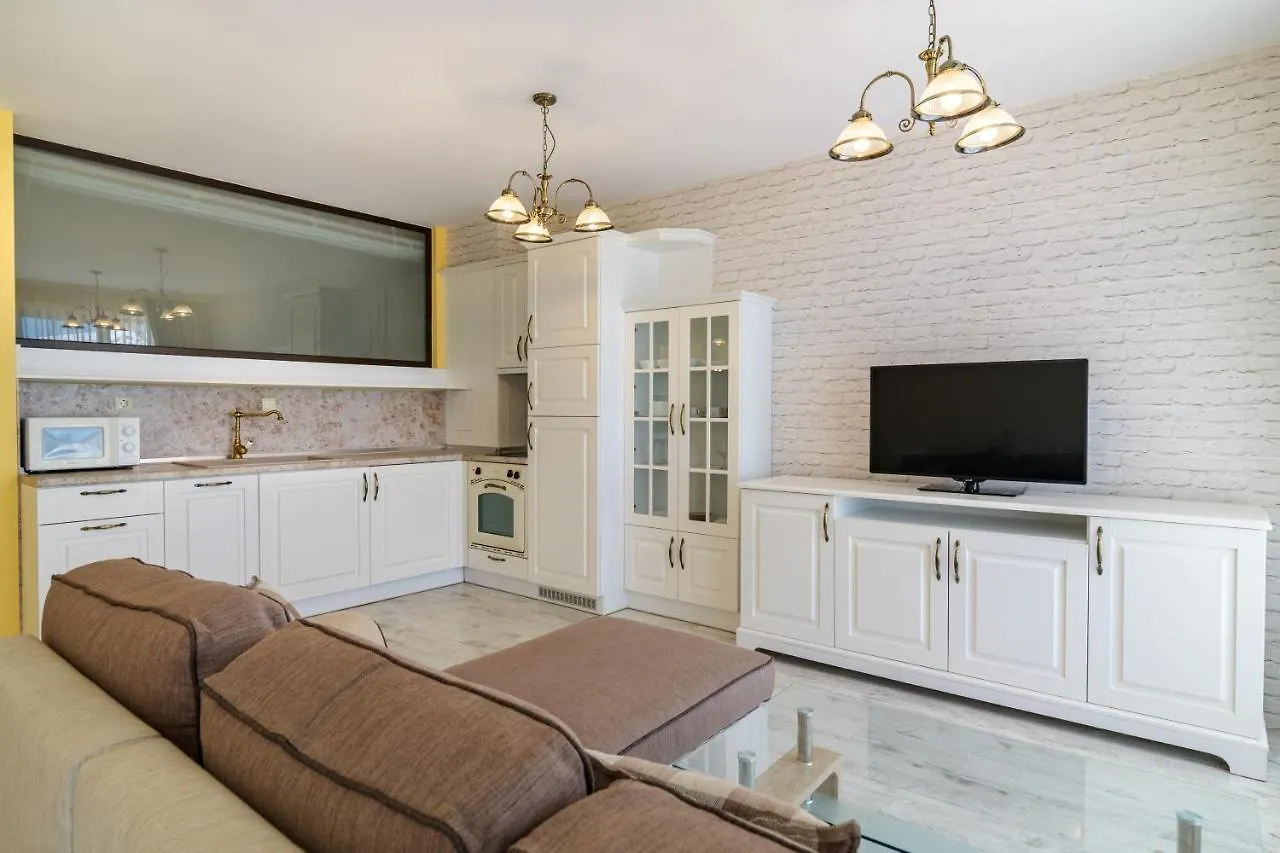 Cabacum Plaza Beach Apartments - High-Speed Wifi Golden Sands