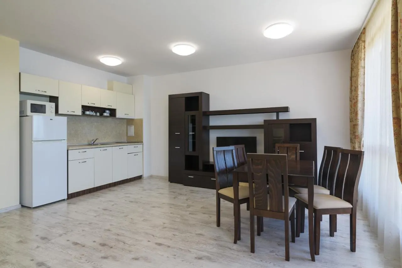 Cabacum Plaza Beach Apartments - High-Speed Wifi Golden Sands
