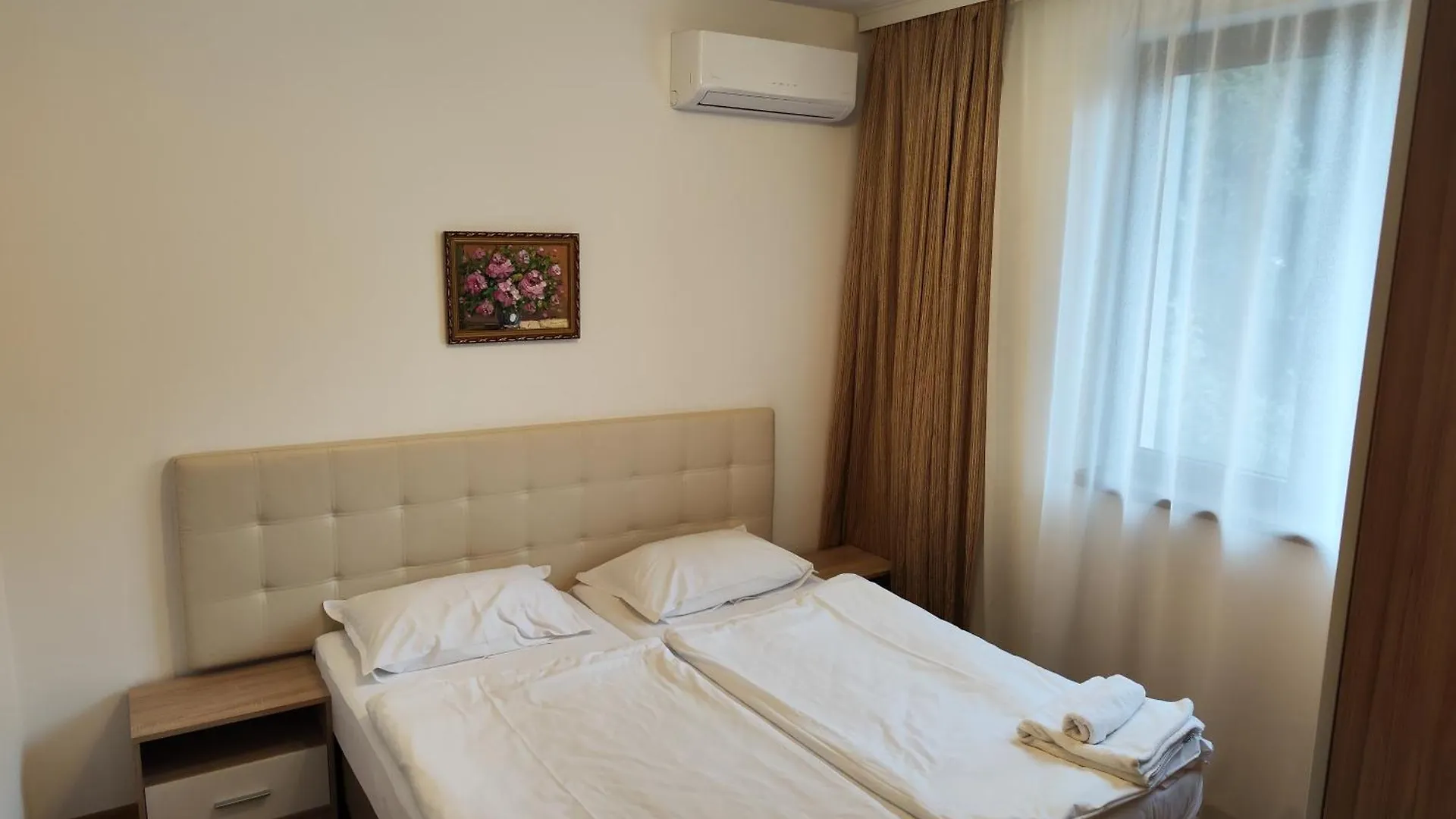 Cabacum Plaza Beach Apartments - High-Speed Wifi Golden Sands